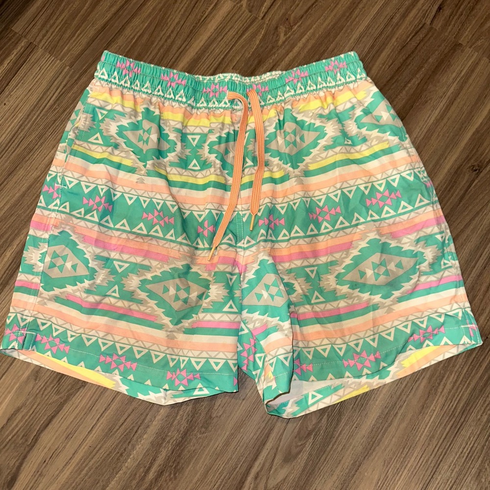 Chubbies En Fuego Teal Aztec Print Elastic Waist Shorts size L 5.5 swim trunks